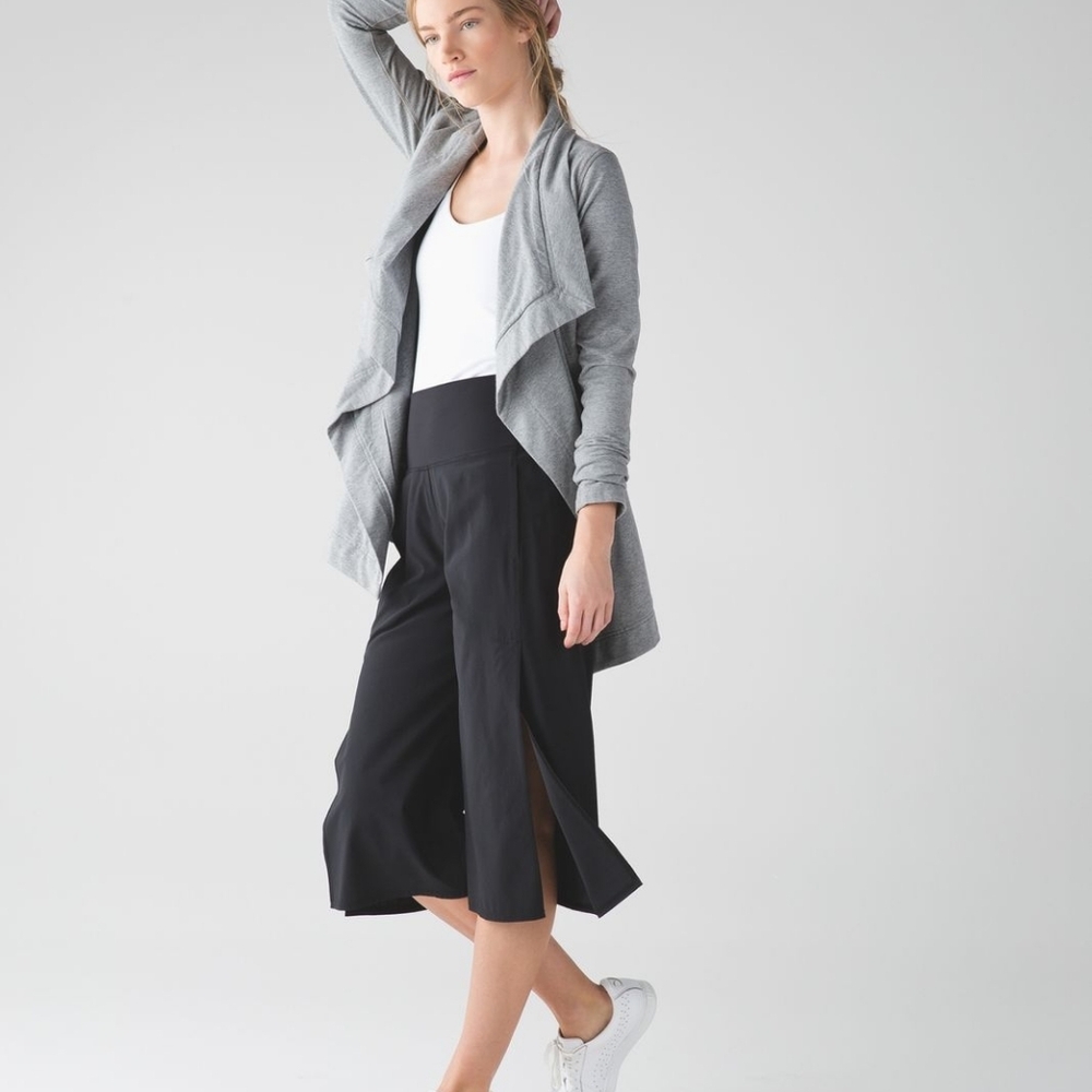 Lululemon Serene Crop size 6